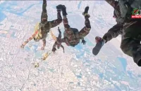 সর্বাধিক পতাকা হাতে স্কাই ডাইভিং করে বাংলাদেশের বিশ্ব রেকর্ড