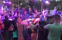 তীব্র শীতে বরিশালে শীতের পোশাকের দোকানে উপচেপড়া ভিড়