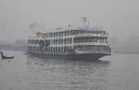 কুয়াশার চাদরে নৌপথ, বরিশালে লঞ্চ চলাচল বন্ধ রাখায় দুর্ভোগে যাত্রীরা