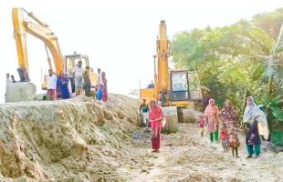 ভোলায় খোলা আকাশের নিচে ১০২ ভূমিহীন পরিবার