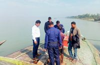 অবৈধভাবে বালু তোলায় দায়ে ড্রেজার মালিককে জরিমানা