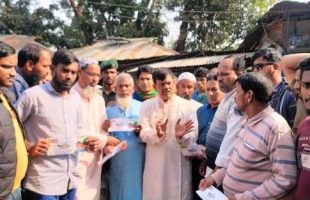 শায়েস্তাবাদ বাজারে অগ্নিকাণ্ডে ক্ষতিগ্রস্তদের পাশে বিএনপি নেতা রহমাতুল্লাহ