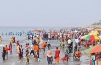 সাপ্তাহিক ছুটিতে পর্যটকে টইটম্বুর কুয়াকাটা