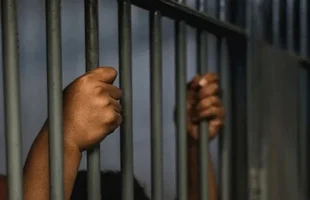 বরিশালে জালিয়াতি মামলায় দুই ভূমি কর্মকর্তা কারাগারে