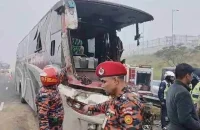 ঢাকা-মাওয়া এক্সপ্রেসওয়েতে ট্রাকের পেছনে যাত্রীবাহী বাসের ধাক্কা, নিহত ১