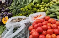 বরিশালে সবজির দামে ঊর্ধ্বগতি, বেড়েছে ৫ থেকে ১৫ টাকা