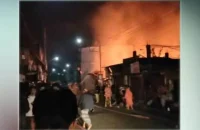 আনন্দ ভ্রমণ পরিণত হলো বিষাদে: বরিশালে আগুনে পুড়ে গেছে সাতটি দোকান