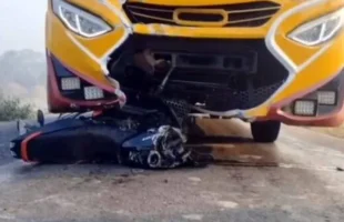 কলাপাড়ায় বাস মোটরসাইকেলের মুখোমুখি সংঘর্ষে মৎস্য ব্যবসায়ী নিহত