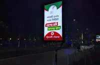 গণভোট নিয়ে পটুয়াখালীর সড়কে লাইটিং বোর্ড