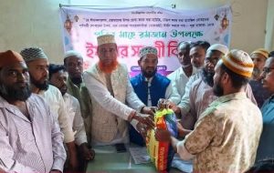 বরিশালে প্রেস শ্রমিকদের মাঝে ইফতার সামগ্রী বিতরণ