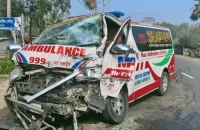 বরিশালে লাশবাহী অ্যাম্বুলেন্স-ট্রাক মুখোমুখি সংঘর্ষ, আহত ৬