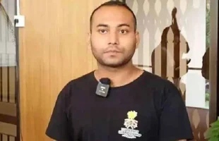 মহিউদ্দিন রনিকে বেধড়ক পেটাল পুলিশ