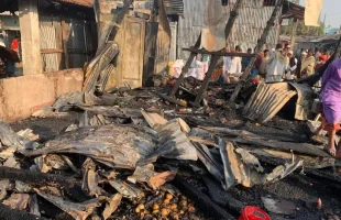 মনপুরায় অগ্নিকাণ্ডে ৪টি দোকান ও ২টি গোডাউন পুড়ে ছাই