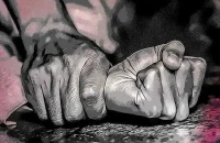 ভোলায় সন্তানদের অস্ত্রের মুখে গৃহবধূকে সংঘবদ্ধ ধর্ষণ