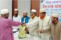 বরিশালে শ্রমিক কল্যাণ ফেডারেশনের ইফতার সামগ্রী বিতরণ