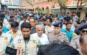 বরিশালে এজলাসে ভাঙচুর, আইনজীবী সমিতির সভাপতি কারাগারে