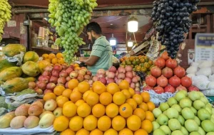 রমজানে ফলের বাজারে উত্তাপ, বিপাকে মধ্যবিত্তরা