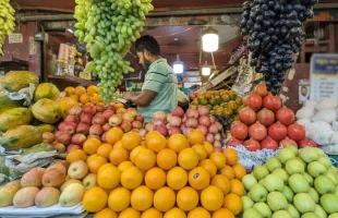 রমজানে ফলের বাজারে উত্তাপ, বিপাকে মধ্যবিত্তরা