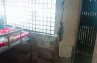 বরগুনায় ভূমিকম্পে হাসপাতালের বীম ধস, বাইরে রাত কাটালেন রোগীরা