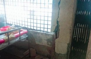 বরগুনায় ভূমিকম্পে হাসপাতালের বীম ধস, বাইরে রাত কাটালেন রোগীরা