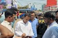 বরিশালে হানিফ পরিবহনের ২১ যাত্রীর বাড়তি ভাড়া ফিরিয়ে দিলেন ম্যাজিস্ট্রেট