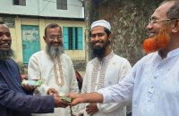 বরগুনায় ১ লাখ ২৩ হাজার টাকা পেয়ে মাইকিং করে মালিককে ফেরত দিলেন আড়তদার