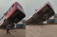 দৌলতদিয়ায় ফেরিতে উঠতে গিয়ে যাত্রীবাহী বাস উল্টে পদ্মা নদীতে, হতাহতের শঙ্কা