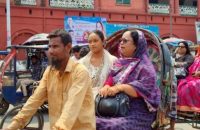 গাড়ির বদলে রিকশায় নগর ভবনে গেলেন প্রশাসক