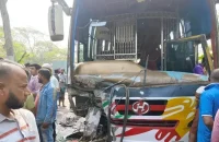বরিশালে বাস-মাইক্রোবাসের মুখোমুখি সংঘর্ষে নিহত ২