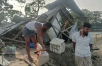 রাতের ঝড় কেড়ে নিলো অর্ধশত পরিবারের ঈদ আনন্দ