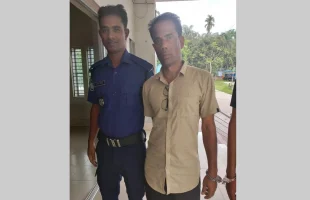 বাউফলে চাঁদাবাজি মামলায় উপ-খাদ্য পরিদর্শক গ্রেফতার