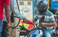 পাম্প থেকে তেল নিতে লাগবে হেলমেট-ড্রাইভিং লাইসেন্স