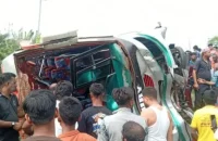 বরিশালে বাস-ইজিবাইক-মোটরসাইকেলের ত্রিমুখী সংঘর্ষে নিহত ১, আহত ১৪