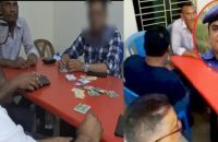 বরিশালে সাংবাদিকদের তোপের মুখে জুয়া আসর ছেড়ে দৌড়ে পালালেন পুলিশ-শিক্ষক
