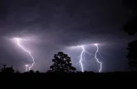 বজ্রপাতে ৭ জেলায় ১৩ জনের মৃত্যু