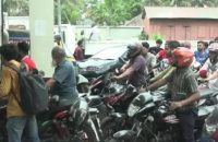 জ্বালানী তেলের দাম বাড়লেও বরিশালে পেট্রোল পাম্পে দীর্ঘলাইনে ভোগান্তি