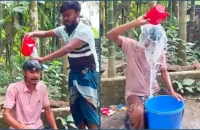 ভোলায় দুধ দিয়ে গোসল করে অনলাইন জুয়া ছাড়লেন যুবক