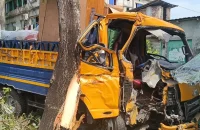 দুমকিতে পিকআপের চাপায় প্রাণ গেল অবসরপ্রাপ্ত ব্যাংকারের, আহত ১