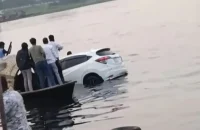 ফেরি থেকে চালকসহ নদীতে পড়ল প্রাইভেটকার