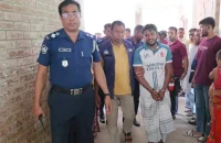 গভীর রাতে ঘরে ঢুকে প্রবাসীর স্ত্রীকে কুপিয়ে হত্যা, যুবক গ্রেপ্তার