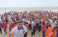 কুয়াকাটায় অক্ষয় তৃতীয়ার পুণ্যস্নানে হাজারো ভক্তের সমাগম