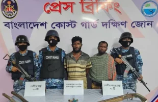 ভোলায় অস্ত্রসহ ২ ডাকাত আটক