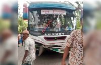 পটুয়াখালীতে বাসের ধাক্কায় ইজিবাইক চালক নিহত