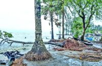ৃঝড়-জলোচ্ছ্বাসের আগেই ভাঙছে কুয়াকাটা সৈকত