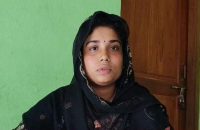 ঝালকাঠিতে স্ত্রীর স্বীকৃতির দাবিতে স্বামীর বাড়িতে তরুণীর অনশন