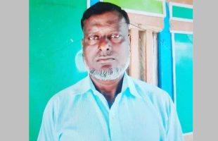 জমি নিয়ে দ্বন্দ্বে সন্তানের সামনে বাবাকে পিটিয়ে হত্যা
