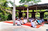 অর্থের অভাবে দেড়শ বছরের পুরোনো মসজিদের নির্মাণকাজ বন্ধ