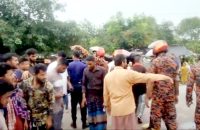 মহাসড়কে বাসের ধাক্কায় দম্পতি ও শিশুকন্যা নিহত