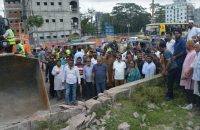 বরিশালে মহাসড়ক থেকে পার্ক অপসারণ শুরু