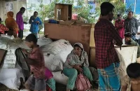 একদিন আগেও ছিল ঘর, আজ ফ্লাইওভারের নিচেই তাদের ঠিকানা